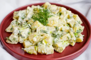 Yoğurtlu Patates Salatası